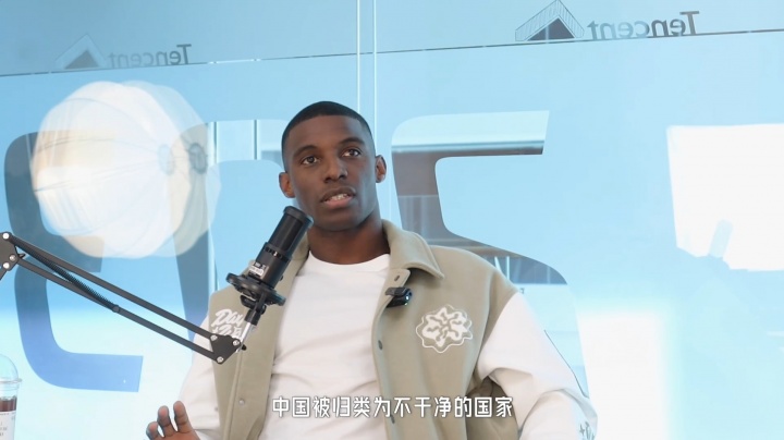 V体育APP-法比奥：欧洲人说中国脏乱差 我说你们根本不了解 待两周都不想走